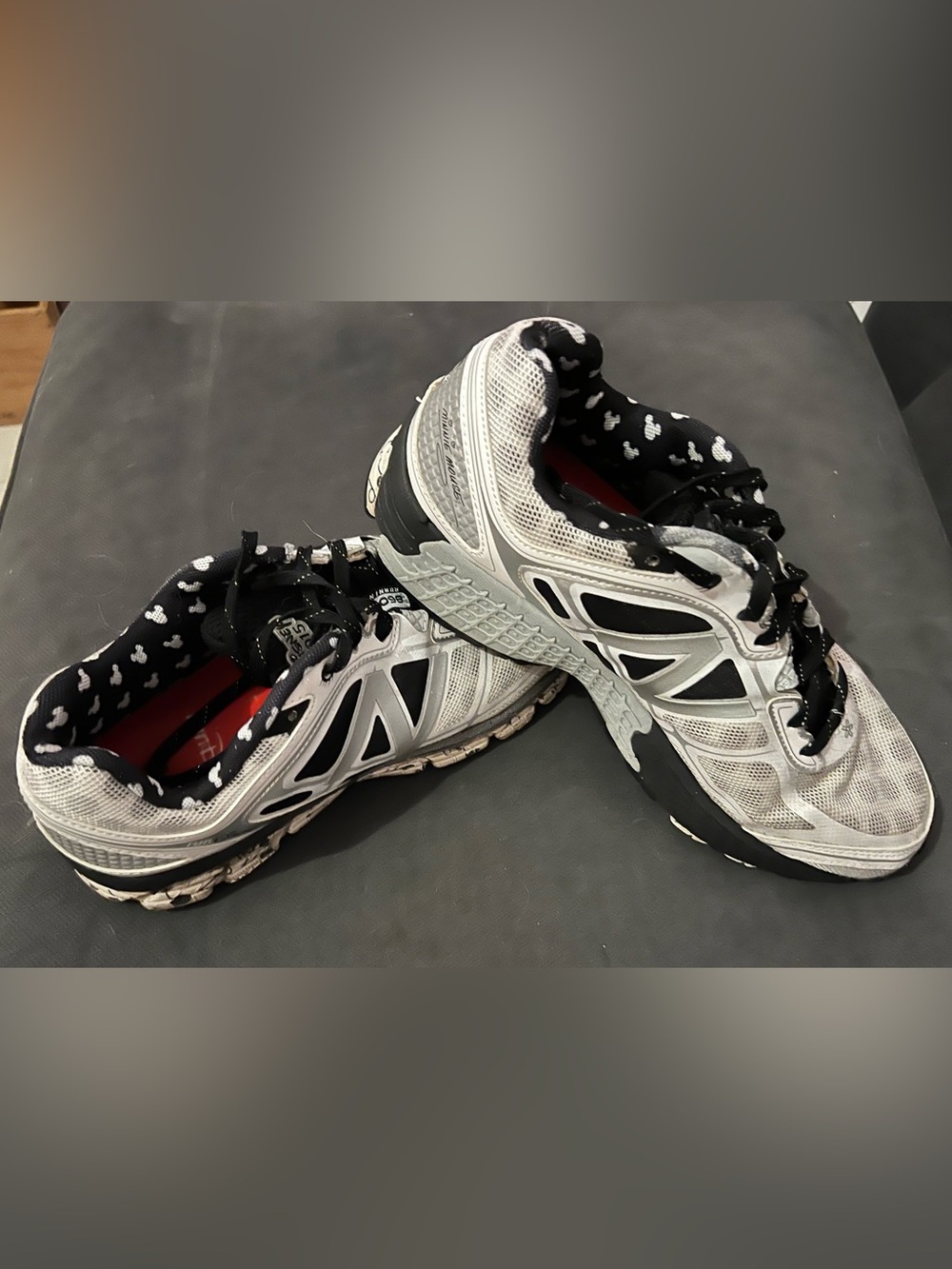 Run Disney 2015 New Balance Minnie Mouse Silver and Black Mesh Running Sneakers